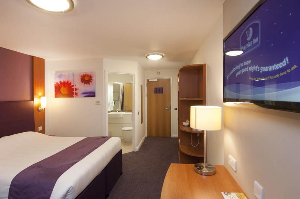 Premier Inn Birmingham City - Waterloo St Esterno foto